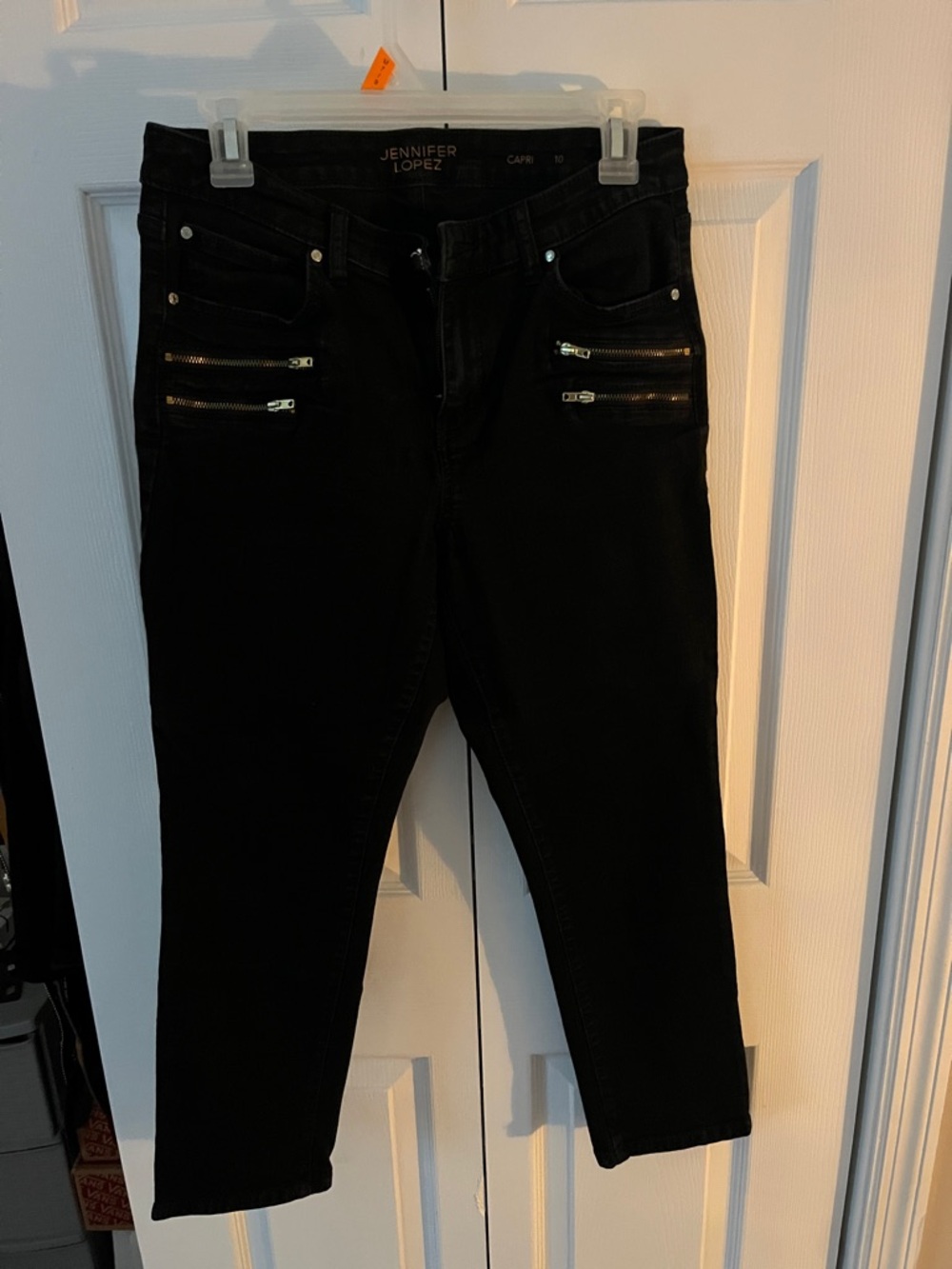 Jennifer Lopez Black Zip-Accent Capri Jeans